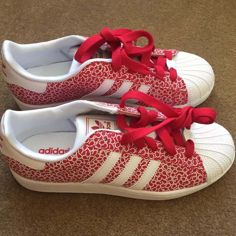 ADIDAS Superstar Original Sneakers。    shell tone